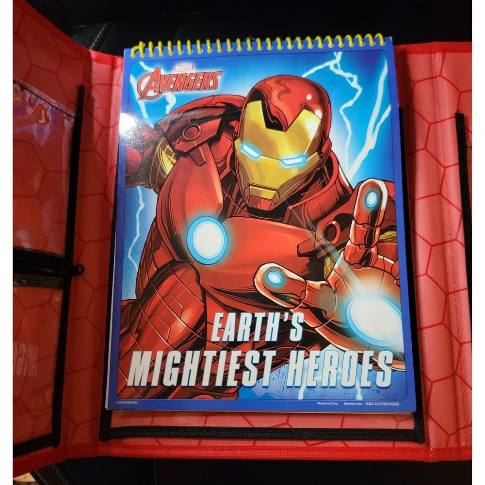 2022 Marvel Bendon Avengers Tri Fold Storage Case School Binder With Handles